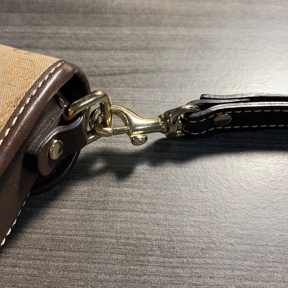 NWOT- Dooney & Bourke wristlet - Picture 8 of 9